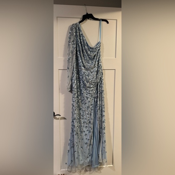 MAC DUGGAL
Blue Embellished One Sleeve Faux Wrap Gown 16 5659 - Picture 4 of 11